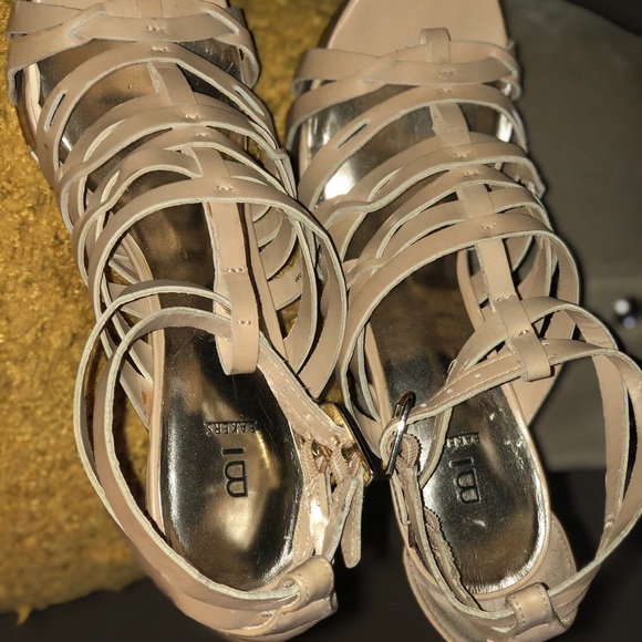 Heels - Picture 3 of 3